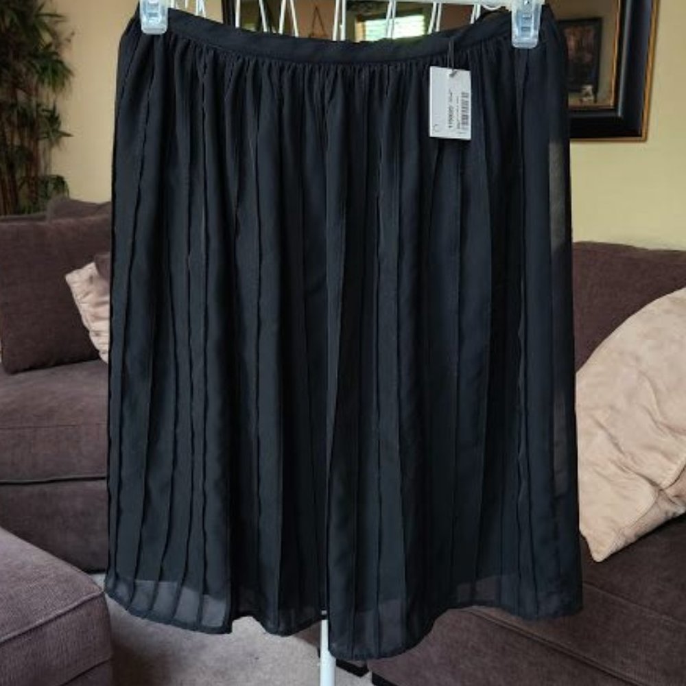 NWT Calvin Klein black pleated skirt sz XS